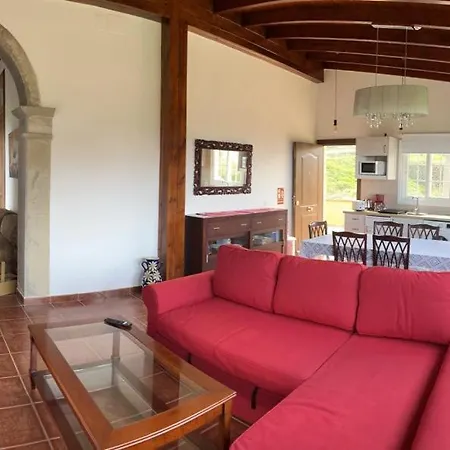 D.juan Casa Inmersa En Un Entorno Natural *
